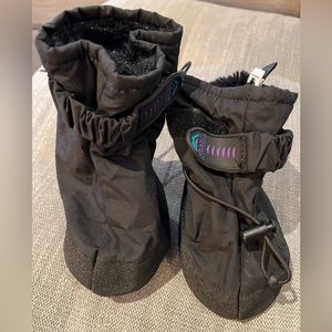 Molehill Mt. Equipment 3M insulated infant winter booties: black, medium